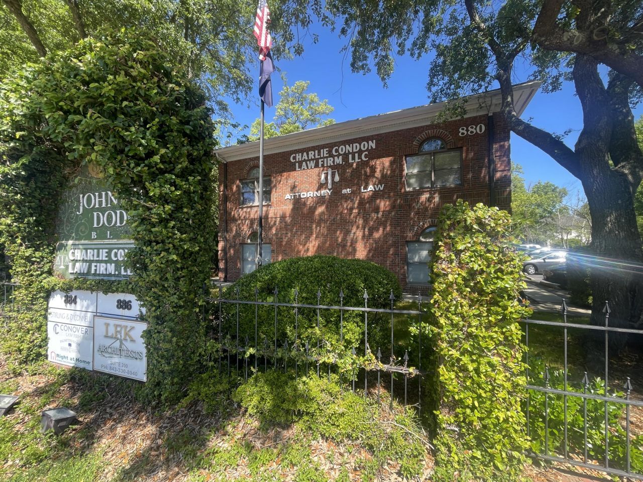 880 Johnnie Dodds Boulevard Photo 9