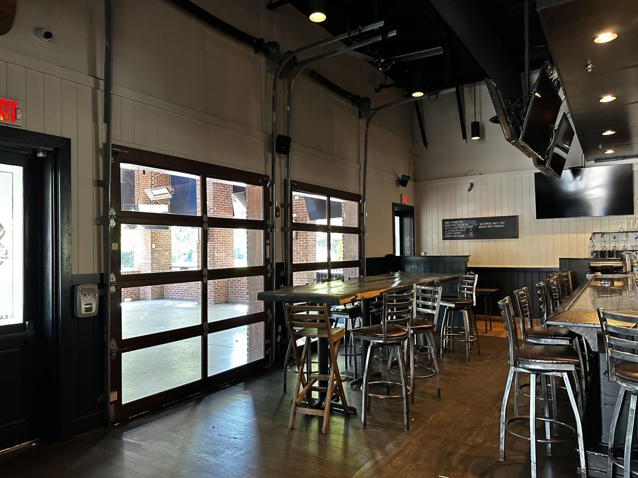 1181 Oakland Market Road Photo 8