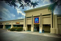 627 Johnnie Dodds Boulevard photo 4