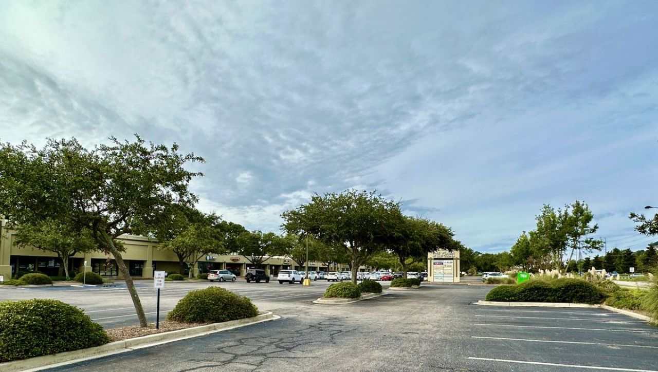 627 Johnnie Dodds Boulevard Photo 4