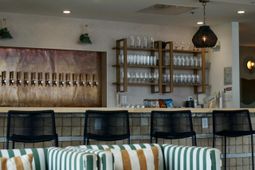 1859 Summerville Avenue photo 4