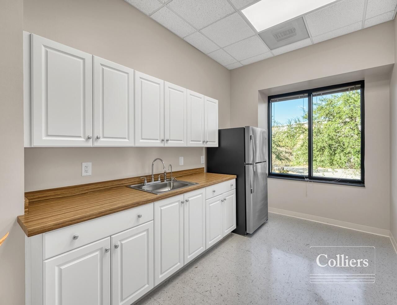 176 Croghan Spur Road Photo 6