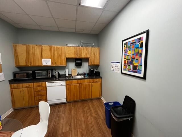 735 Johnnie Dodds Boulevard Photo 11