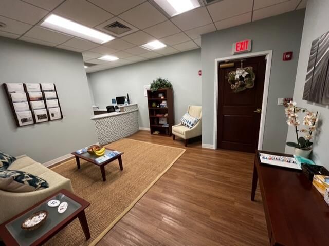 735 Johnnie Dodds Boulevard Photo 5