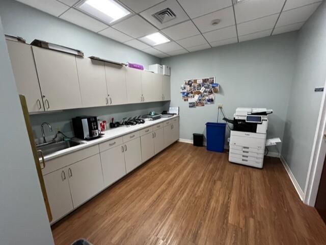 735 Johnnie Dodds Boulevard Photo 6