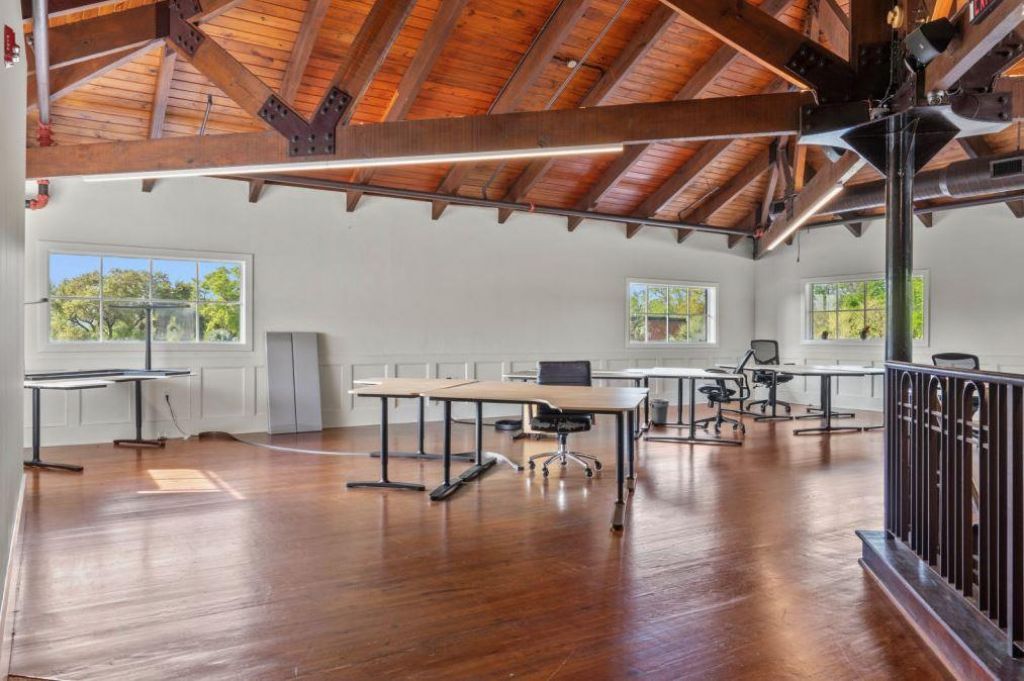 1028 Johnnie Dodds Boulevard Photo 10