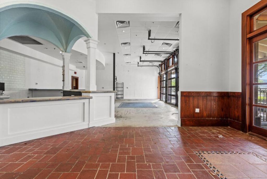 1028 Johnnie Dodds Boulevard Photo 13