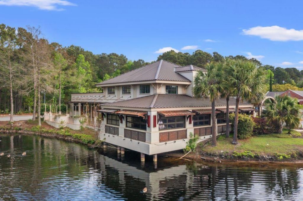 1028 Johnnie Dodds Boulevard Photo 17