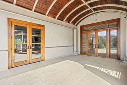 1028 Johnnie Dodds Boulevard photo 4