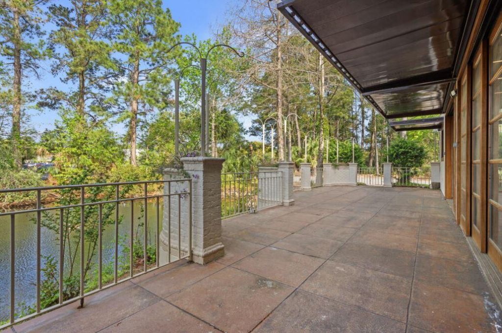 1028 Johnnie Dodds Boulevard Photo 6