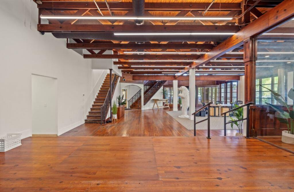 1028 Johnnie Dodds Boulevard Photo 7