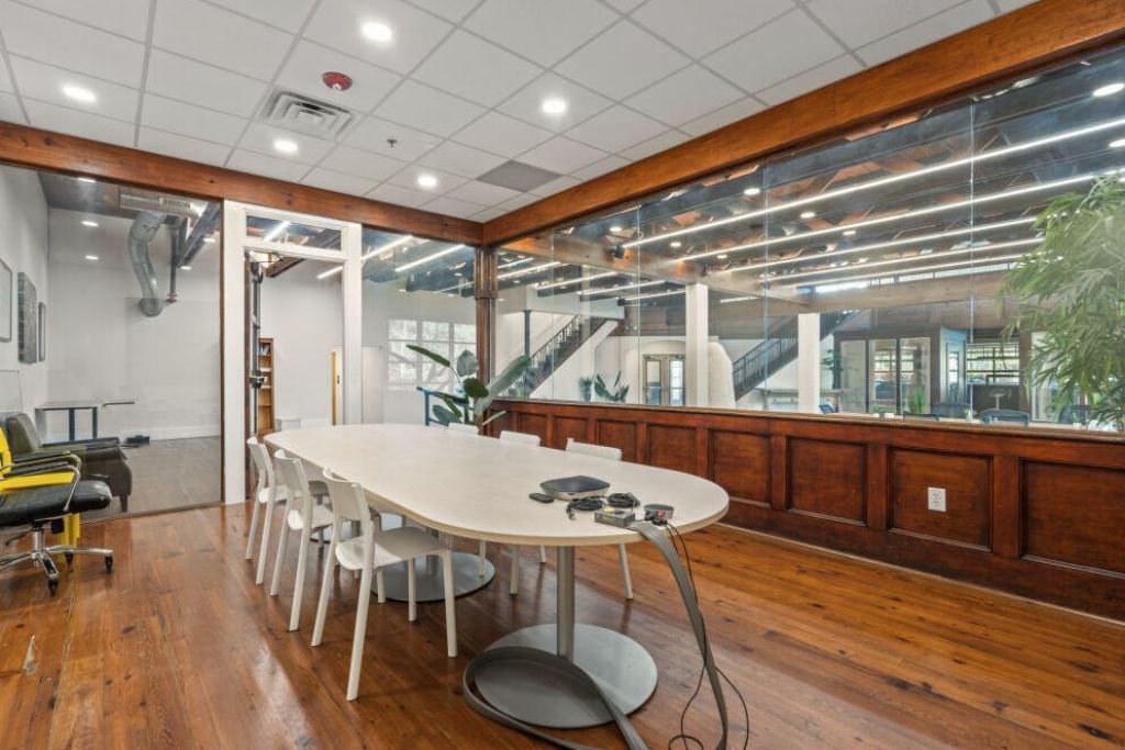 1028 Johnnie Dodds Boulevard Photo 8