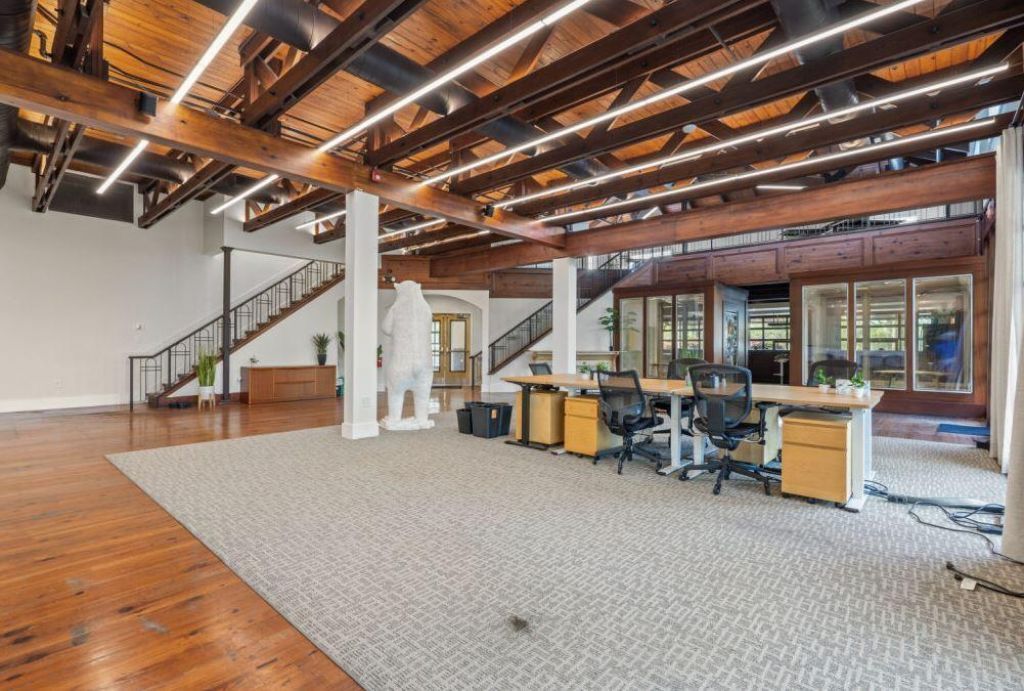 1028 Johnnie Dodds Boulevard Photo 9