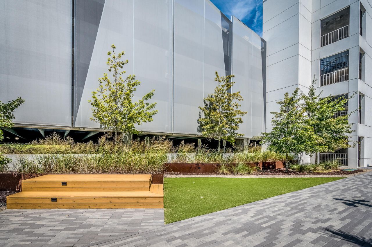 1940 Algonquin Road Photo 12