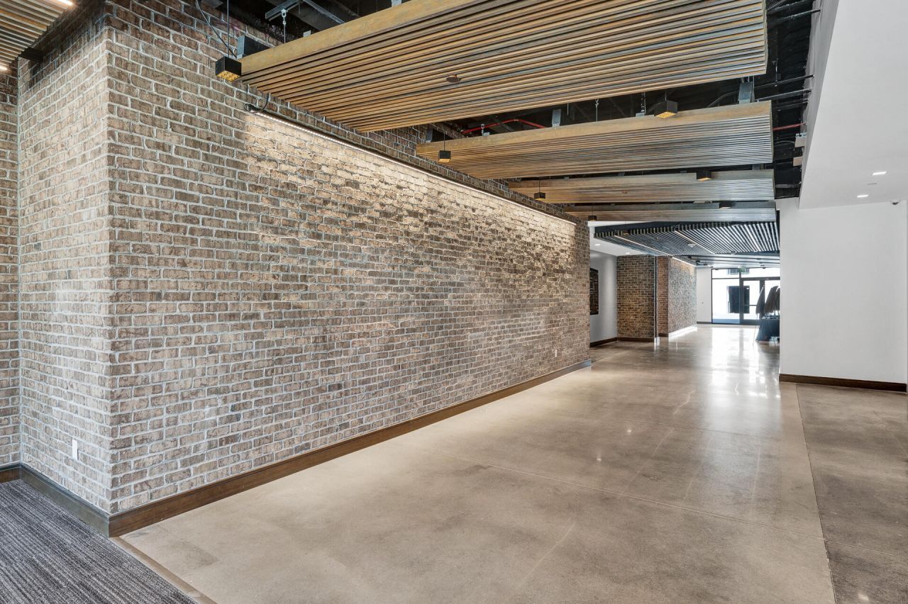 1940 Algonquin Road Photo 17