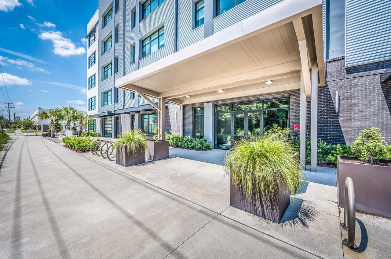 1940 Algonquin Road Photo 4