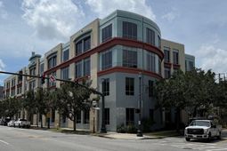 100 Calhoun Street photo 4