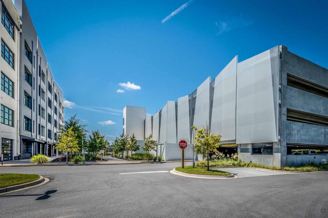 1940 Algonquin Road Photo 8