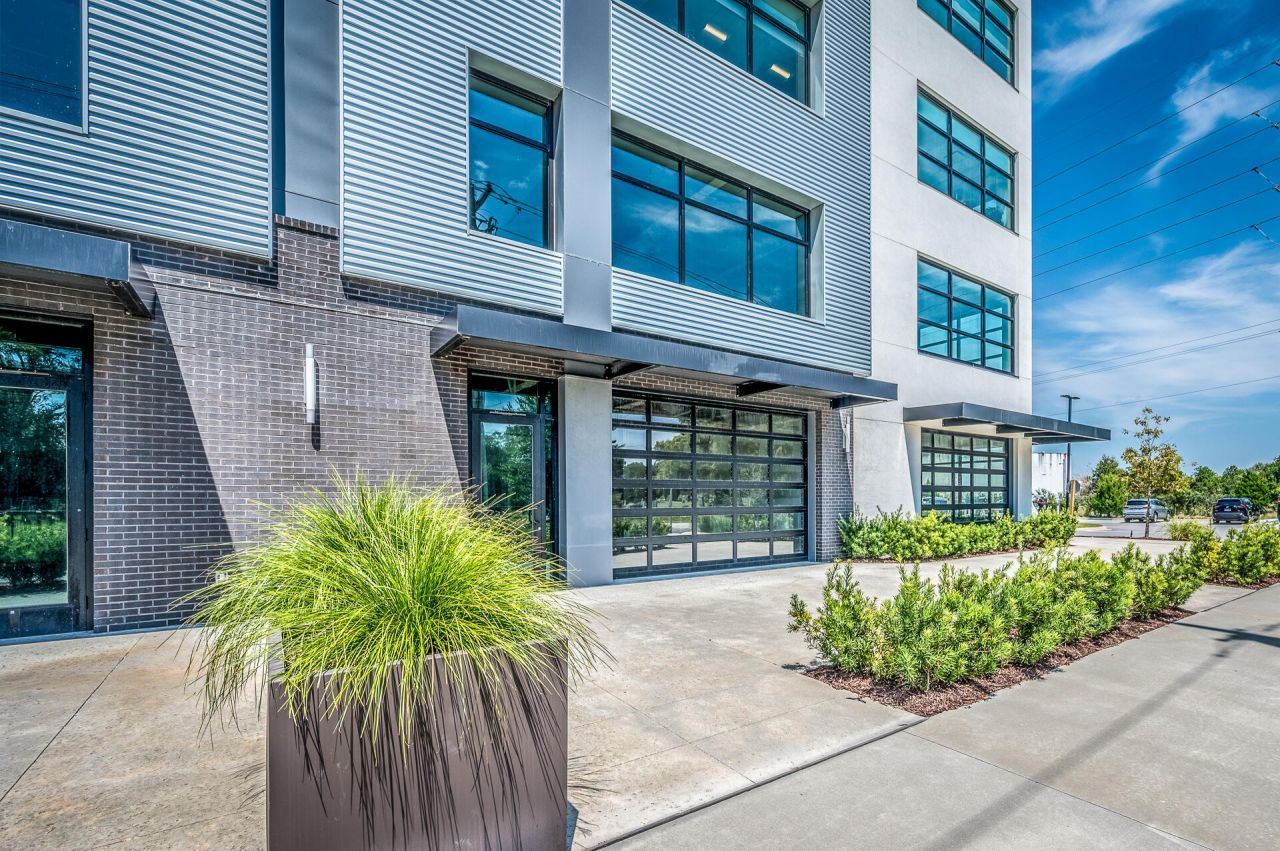 1940 Algonquin Road Photo 5