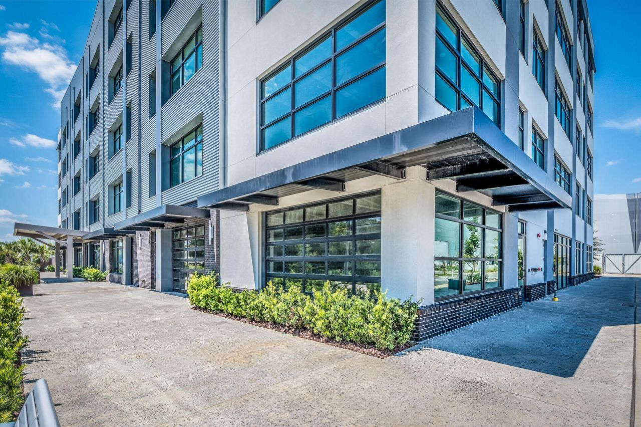 1940 Algonquin Road Photo 6