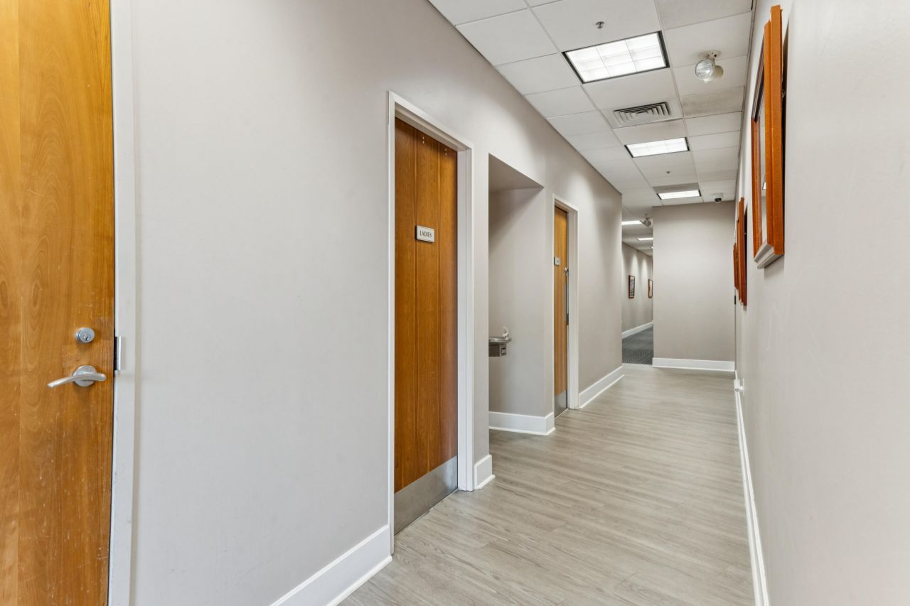 525 E Bay Street Photo 9