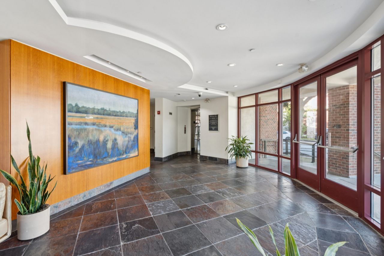 525 E Bay Street Photo 11