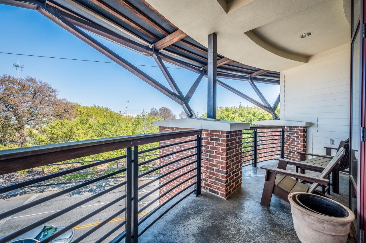 525 E Bay Street Photo 6