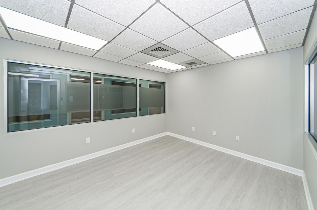 2155 N Park Lane Photo 13