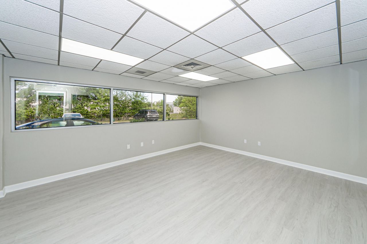 2155 N Park Lane Photo 17