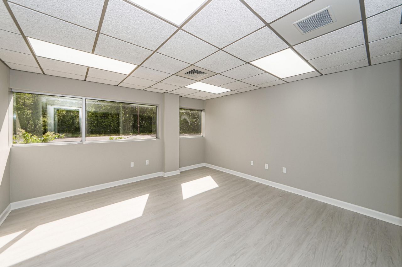 2155 N Park Lane Photo 32