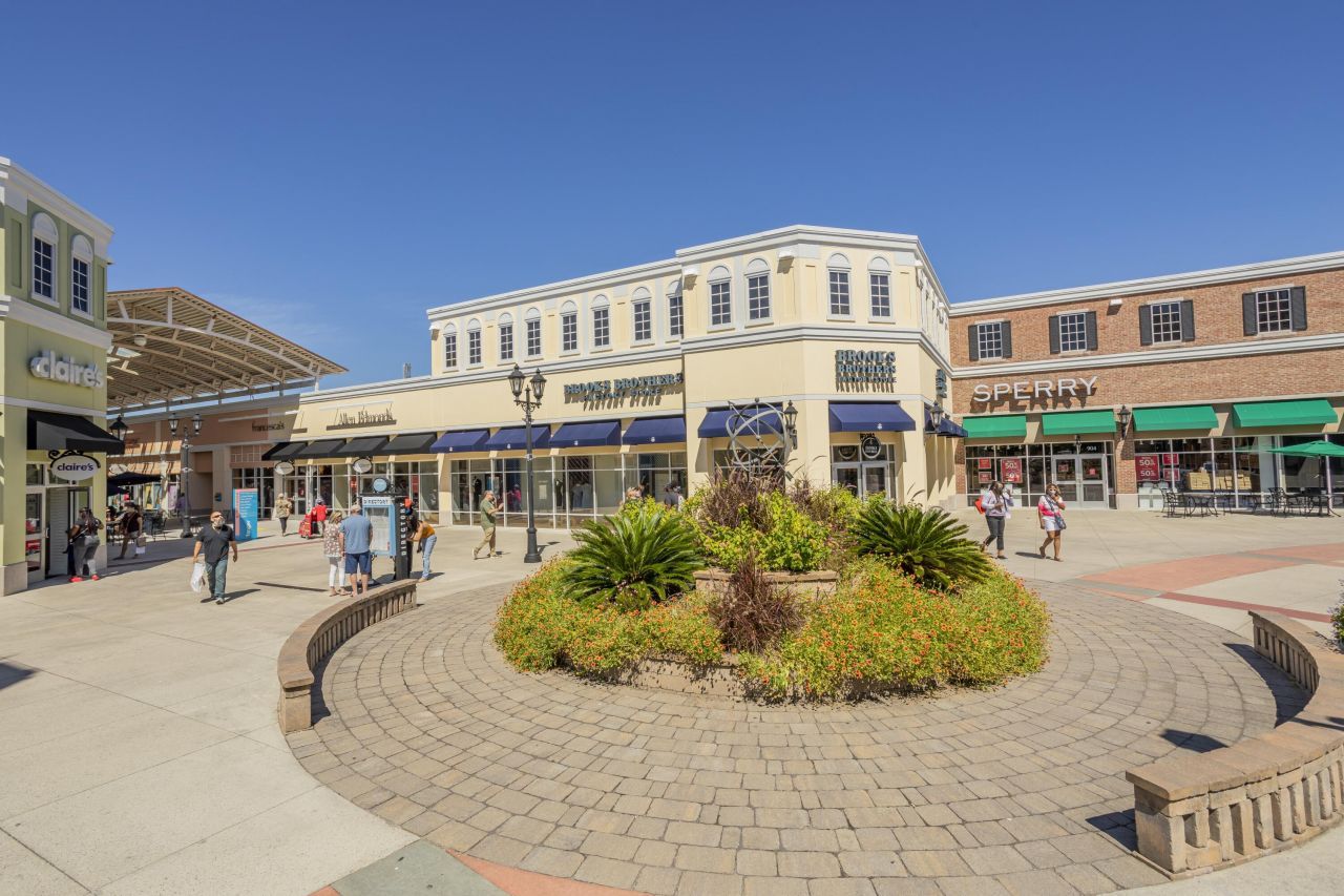 4840 Tanger Outlet Boulevard Photo 6