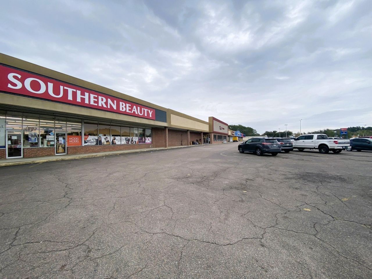 221 Robertson Boulevard Photo 10