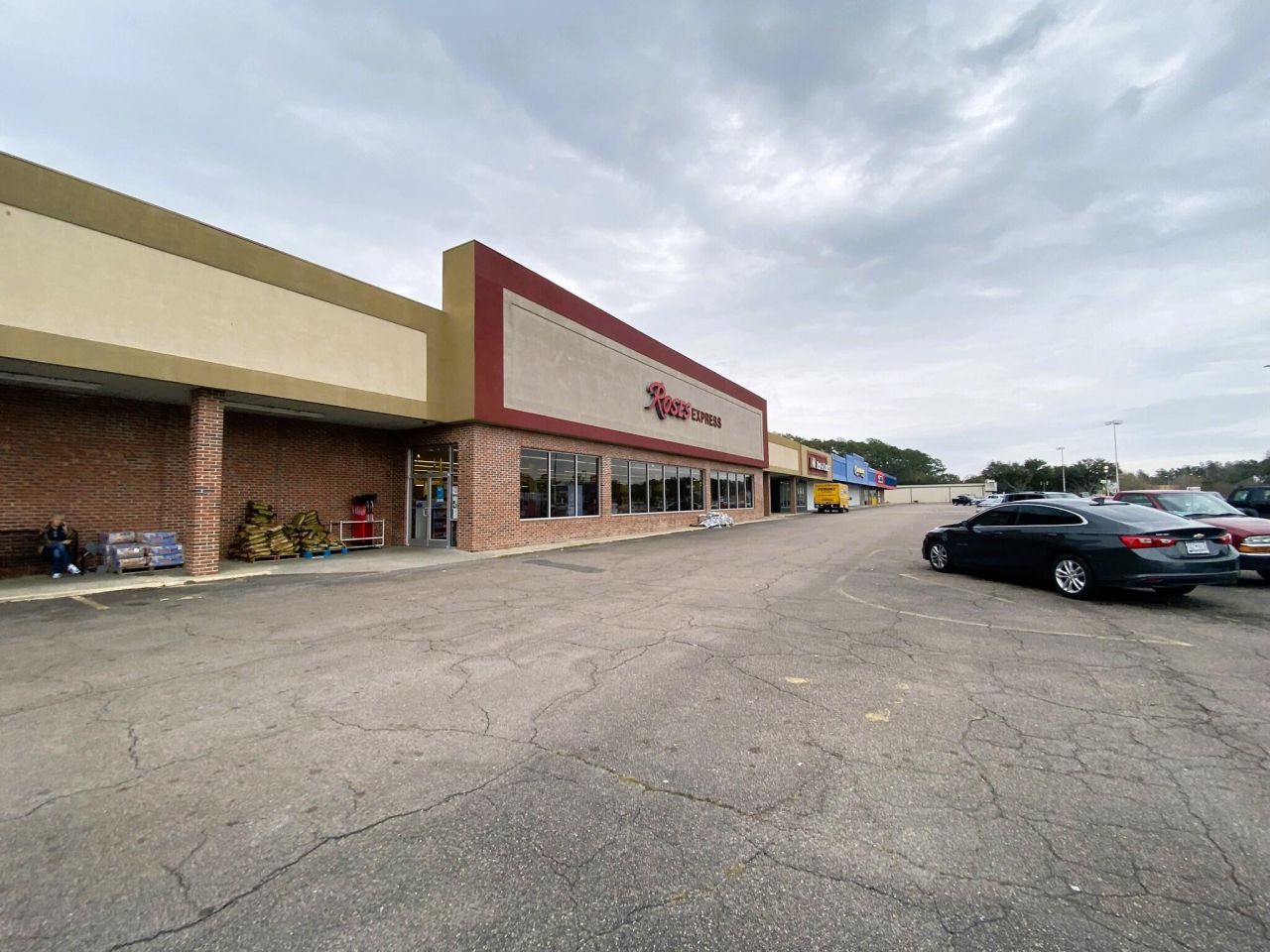 221 Robertson Boulevard Photo 11