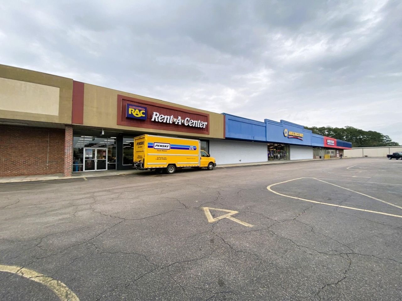 221 Robertson Boulevard Photo 12