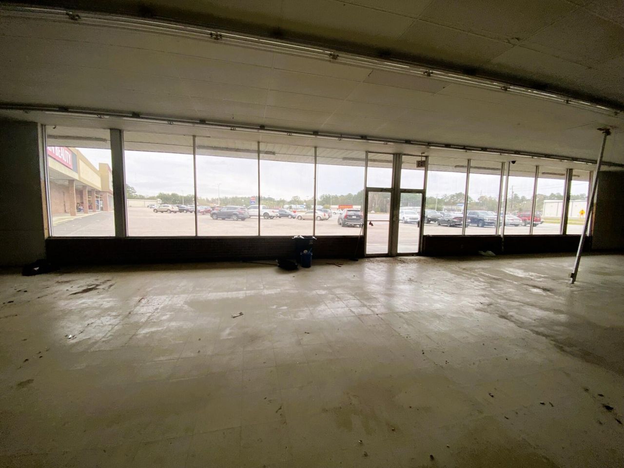 221 Robertson Boulevard Photo 15