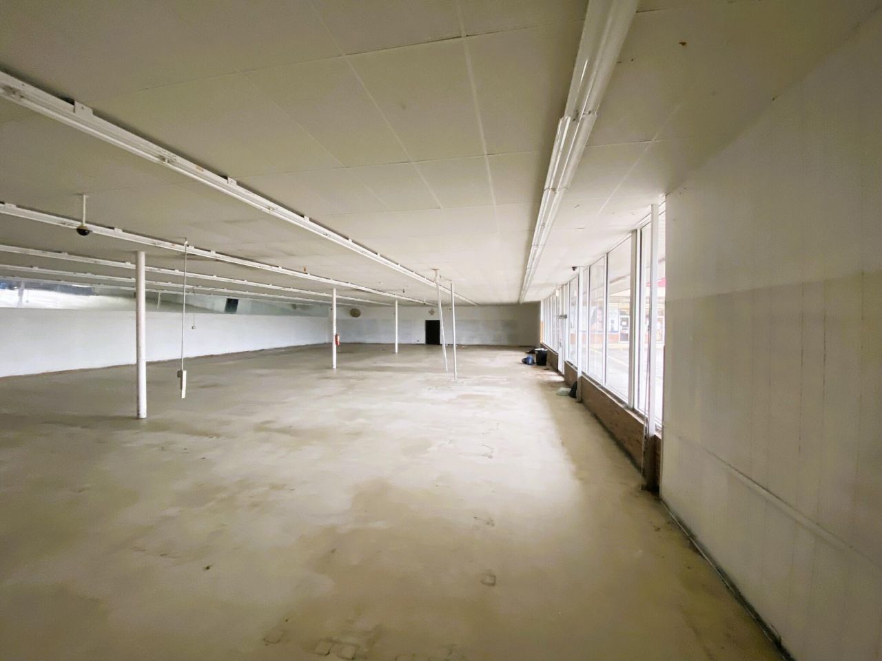 221 Robertson Boulevard Photo 16