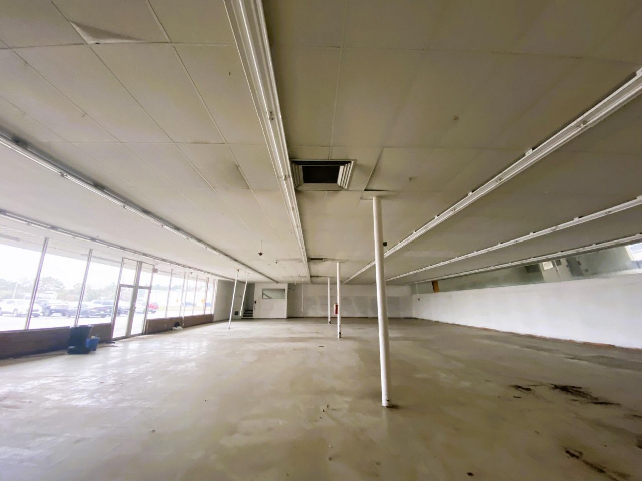 221 Robertson Boulevard Photo 18