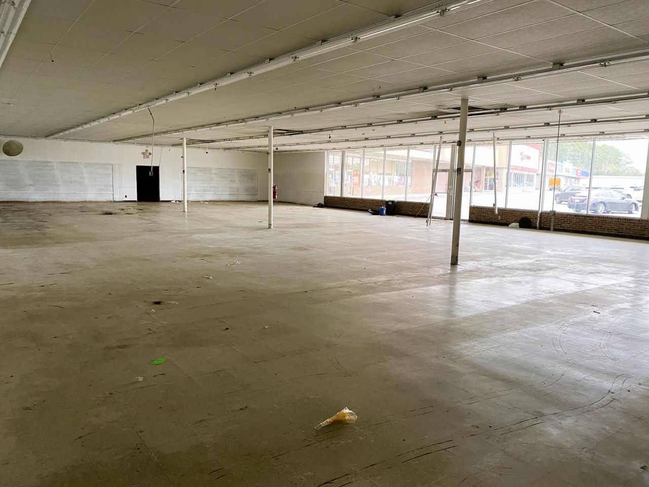 221 Robertson Boulevard Photo 4