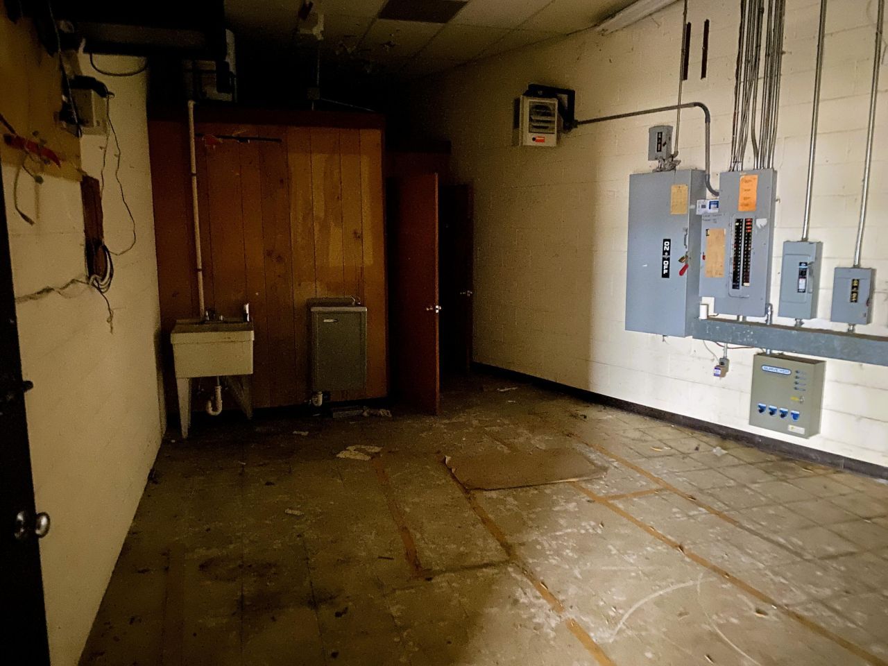 221 Robertson Boulevard Photo 5