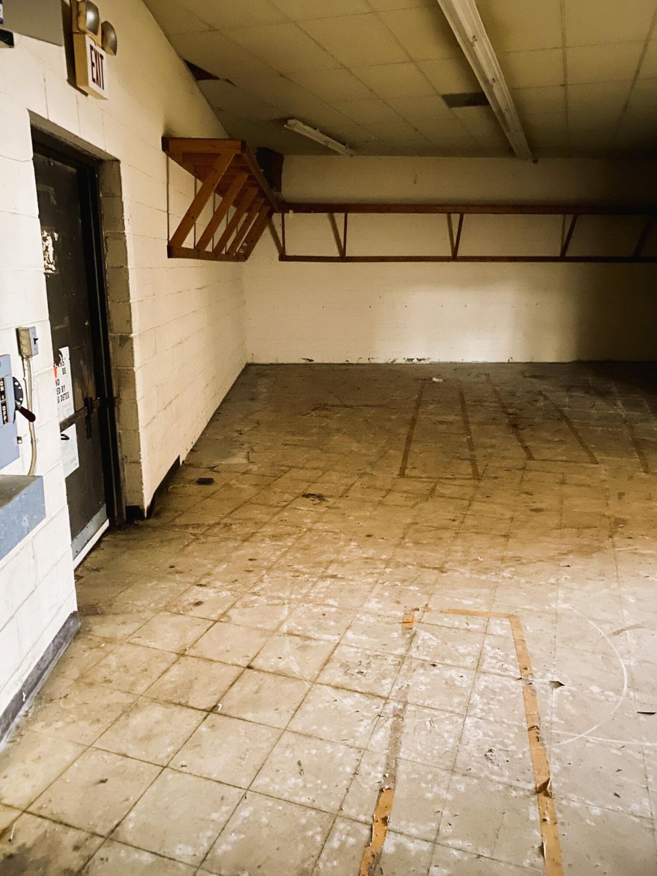 221 Robertson Boulevard Photo 6