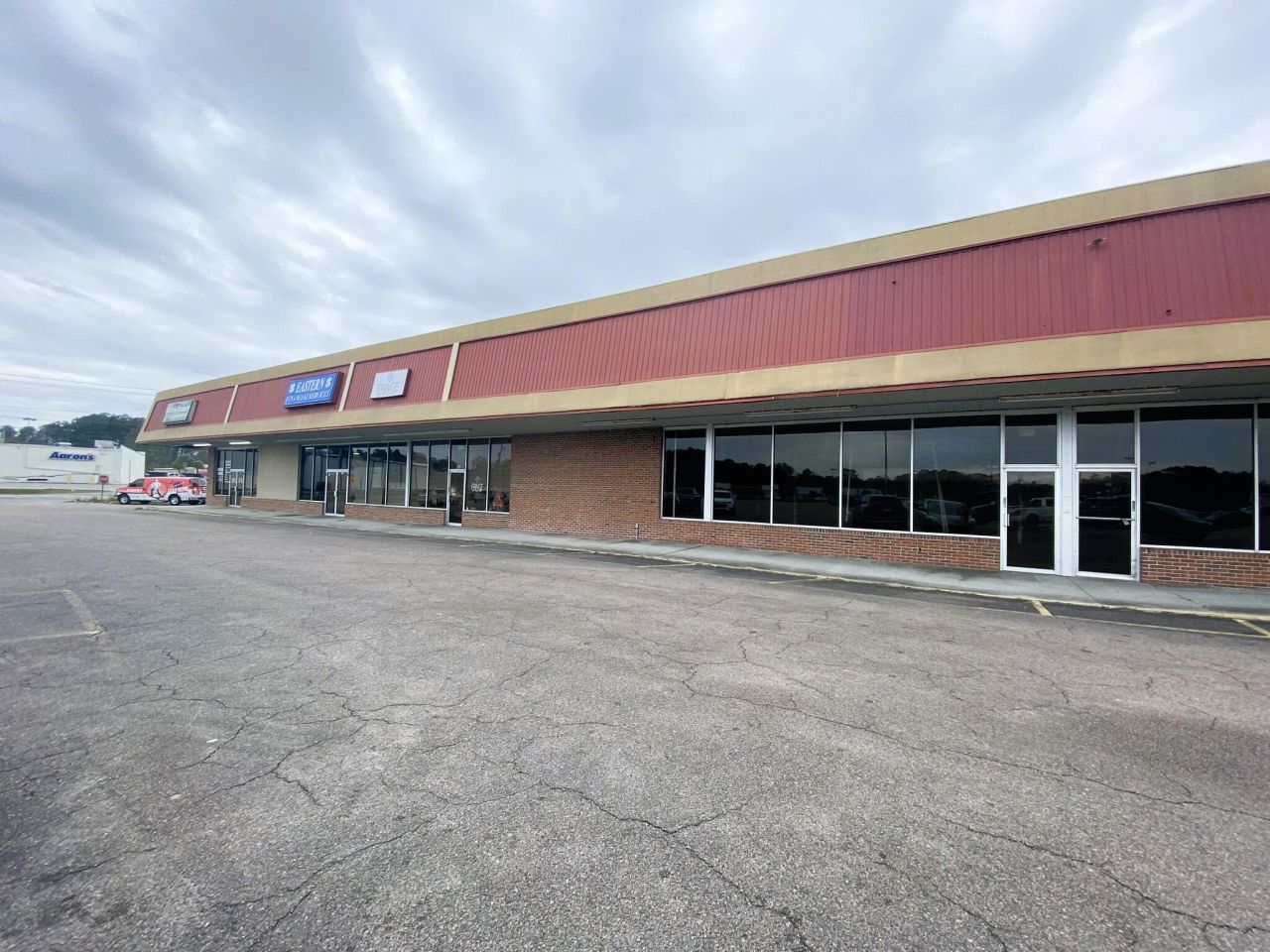 221 Robertson Boulevard Photo 9