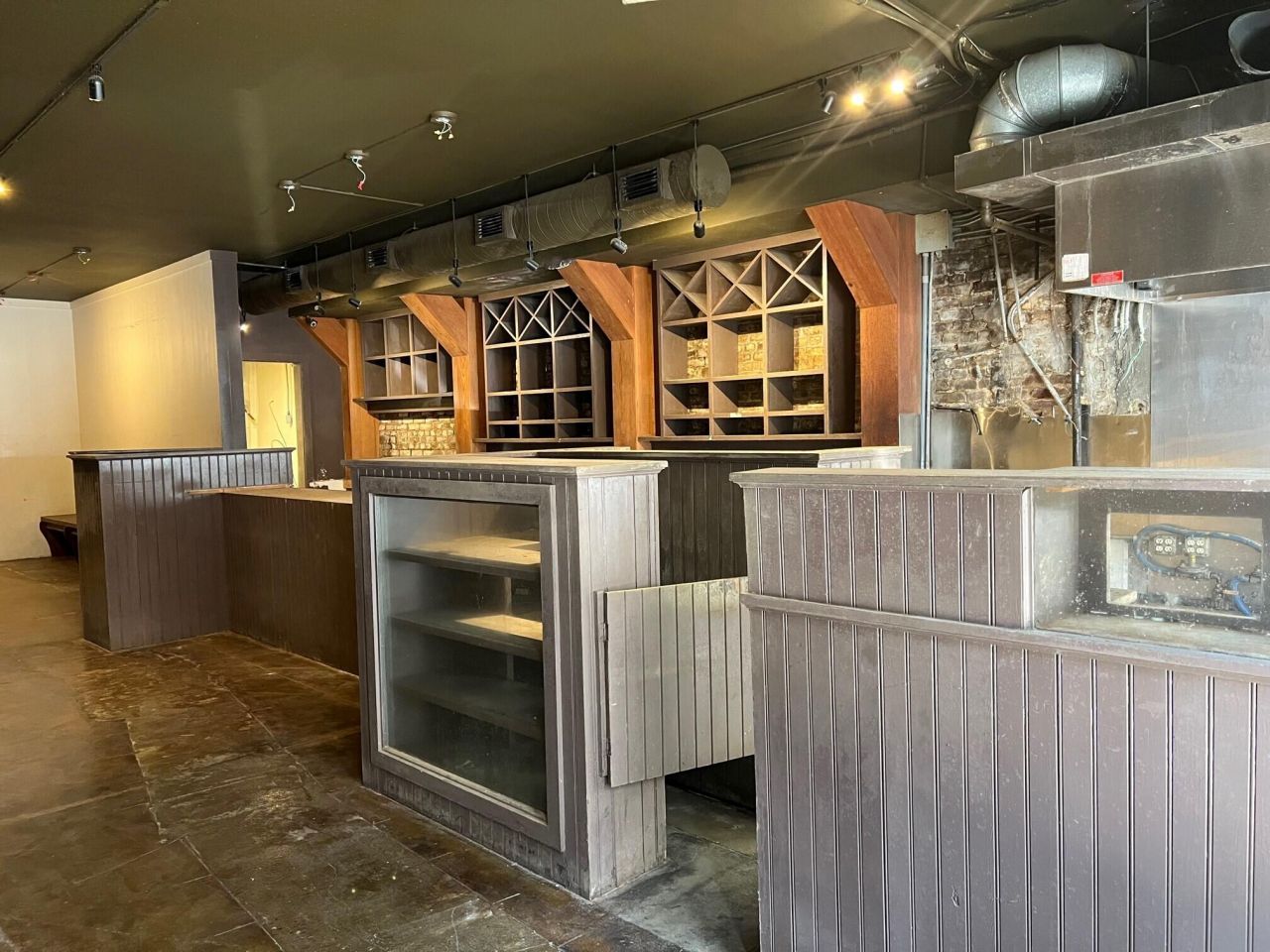 229 King Street Photo 4