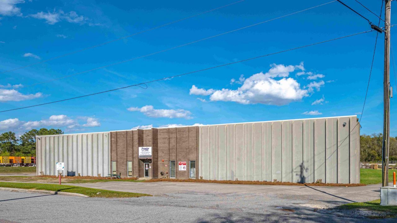 925 Commerce Circle Photo 4