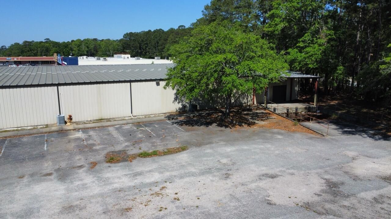 303 Robertson Boulevard Photo 19