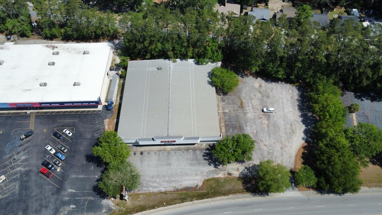 303 Robertson Boulevard Photo 23