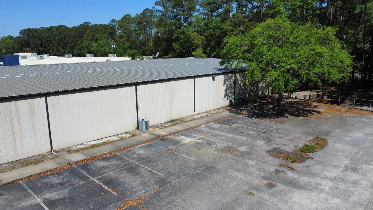 303 Robertson Boulevard Photo 27