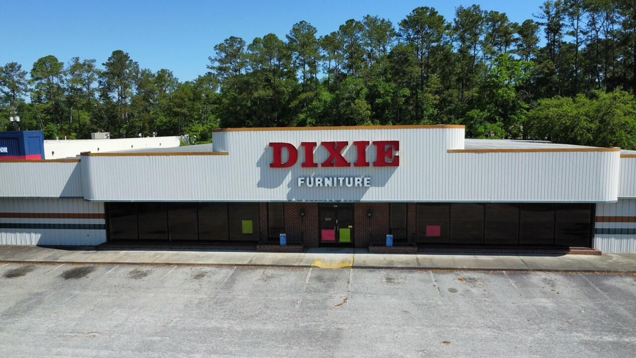 303 Robertson Boulevard Photo 4