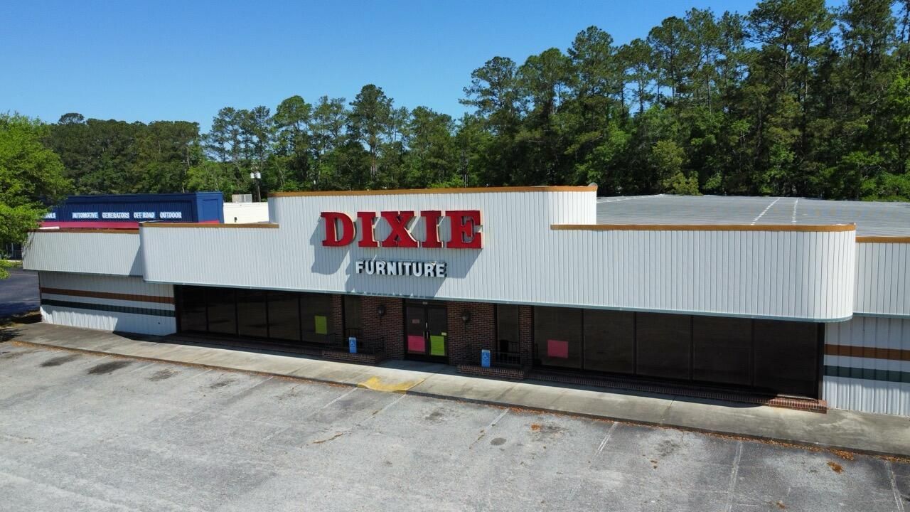 303 Robertson Boulevard Photo 5