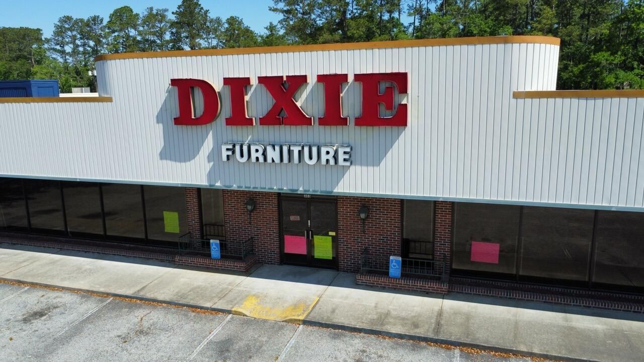 303 Robertson Boulevard Photo 7