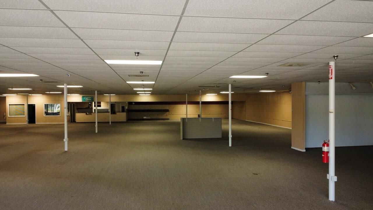 303 Robertson Boulevard Photo 9